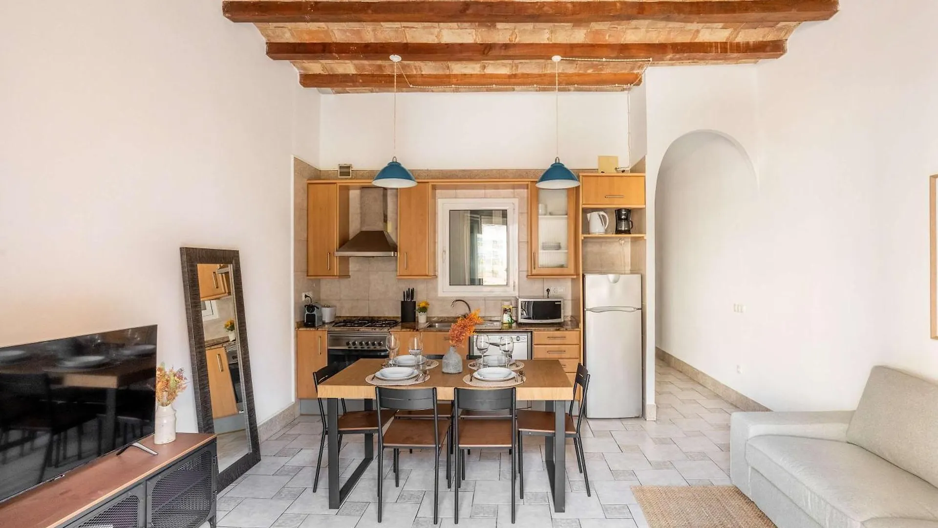 Historic Apartment With Private Terrace In Example Barcelona