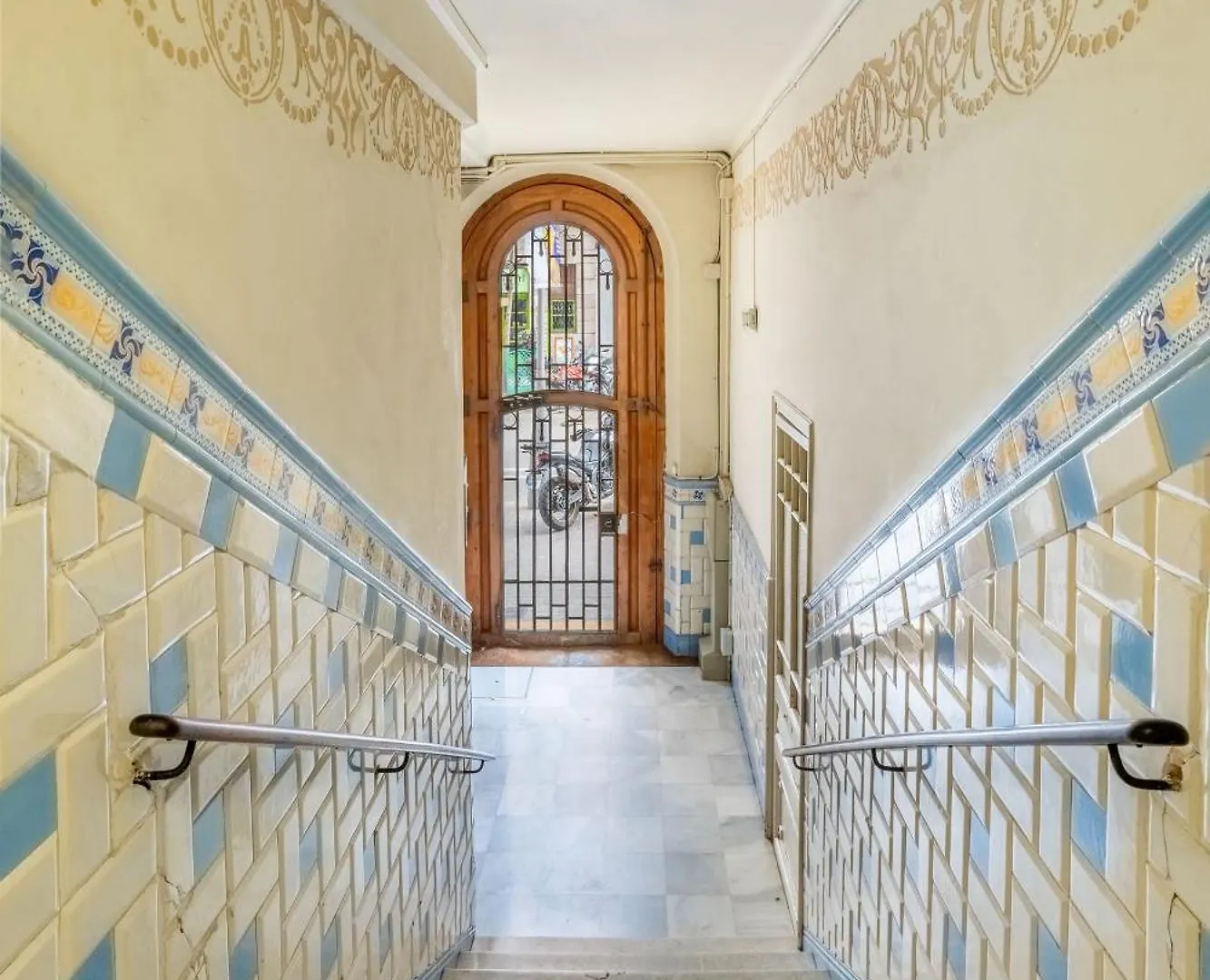 Historic Apartment With Private Terrace In Example Barcelona